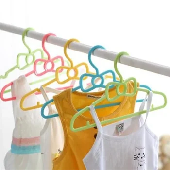 10pcs/set Bowknot otroških oblačil plastični obešalnik 0-4 let starega otroka sušenje perila obešalnik trdna obešalnik za oblačila za dojenčke